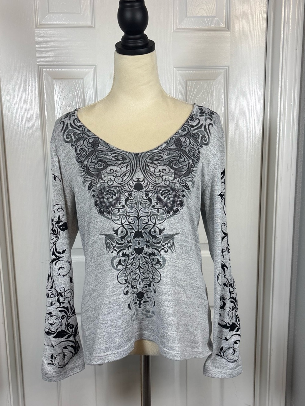 ONE WORLD Gray Long Sleeve Scoop Neck Top with Black Affliction-Style Print